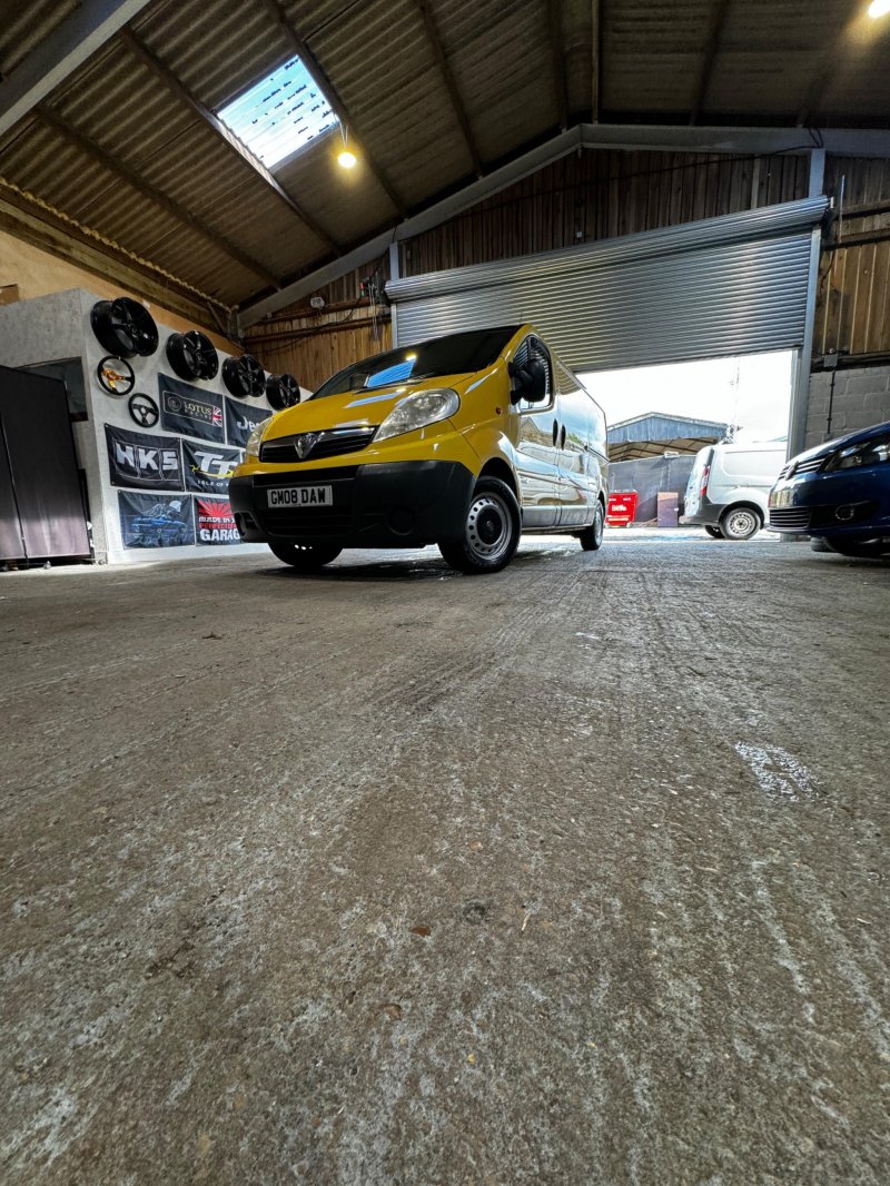 VAUXHALL VIVARO