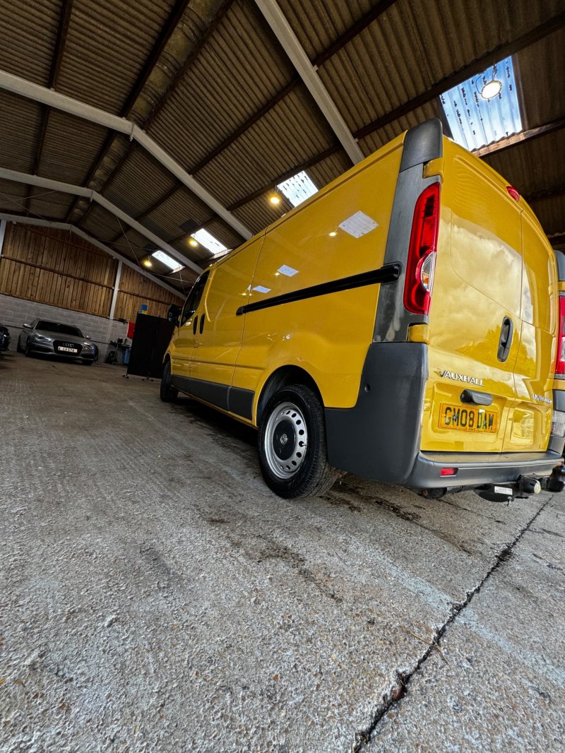 VAUXHALL VIVARO