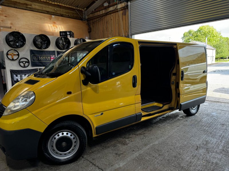 VAUXHALL VIVARO