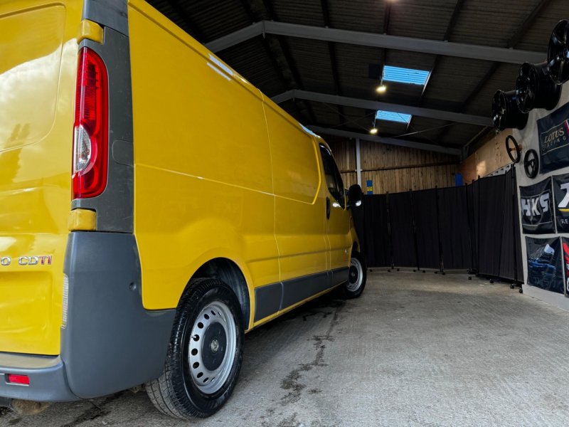 VAUXHALL VIVARO