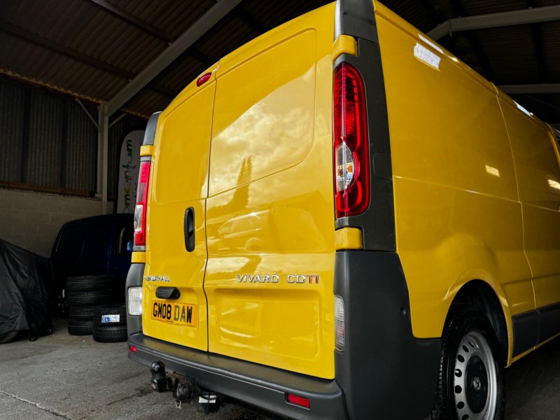 VAUXHALL VIVARO