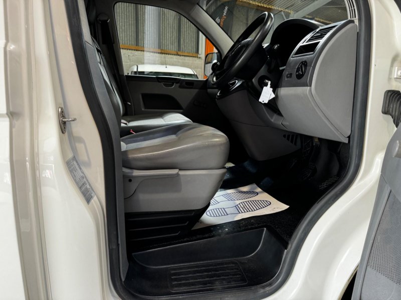 VOLKSWAGEN TRANSPORTER