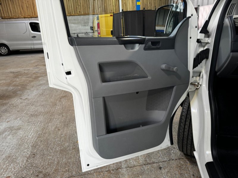 VOLKSWAGEN TRANSPORTER