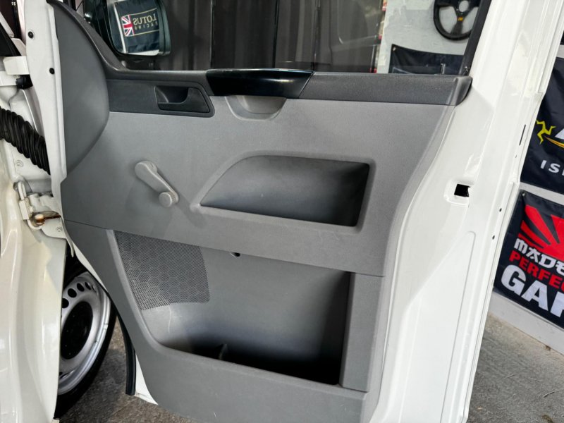 VOLKSWAGEN TRANSPORTER