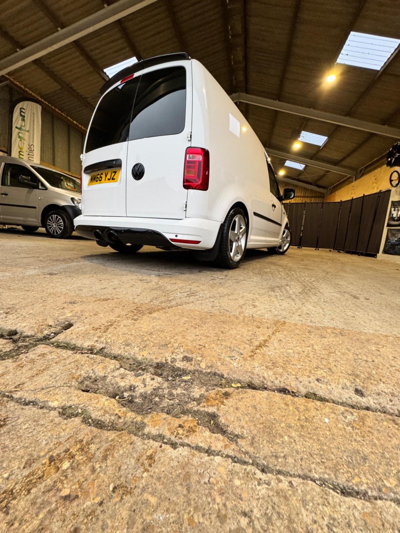 VOLKSWAGEN CADDY