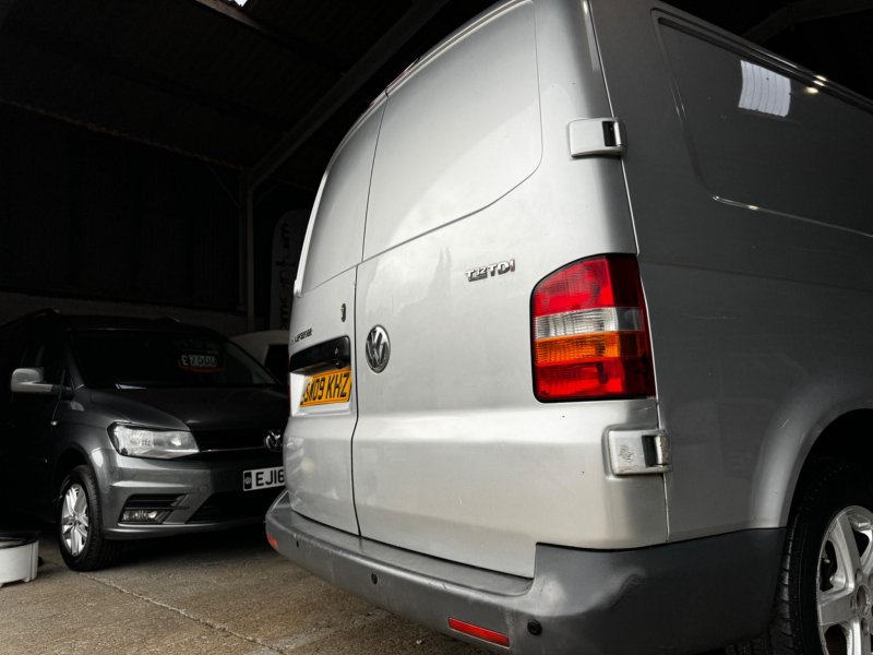 VOLKSWAGEN TRANSPORTER