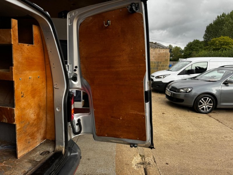 VOLKSWAGEN TRANSPORTER