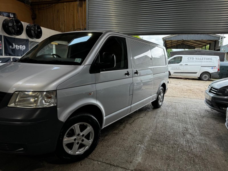 VOLKSWAGEN TRANSPORTER