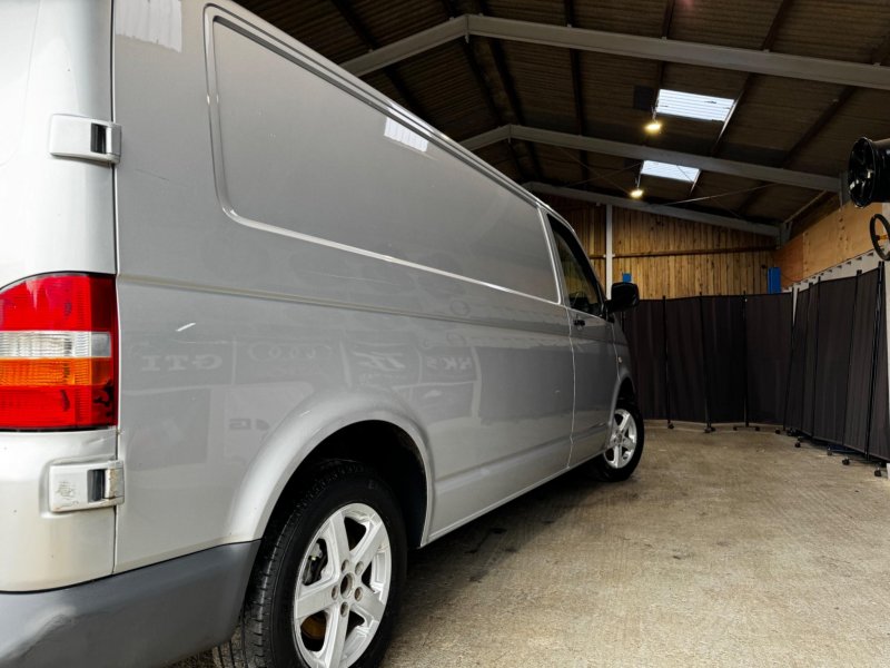 VOLKSWAGEN TRANSPORTER