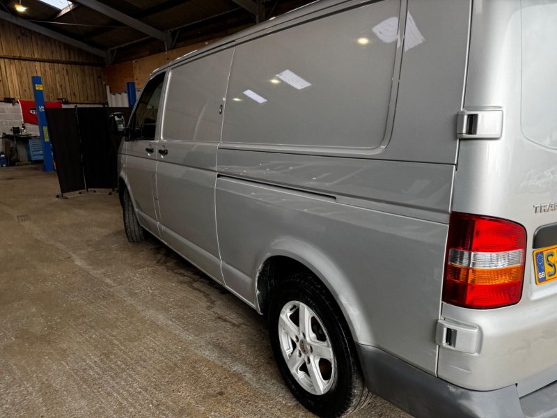VOLKSWAGEN TRANSPORTER
