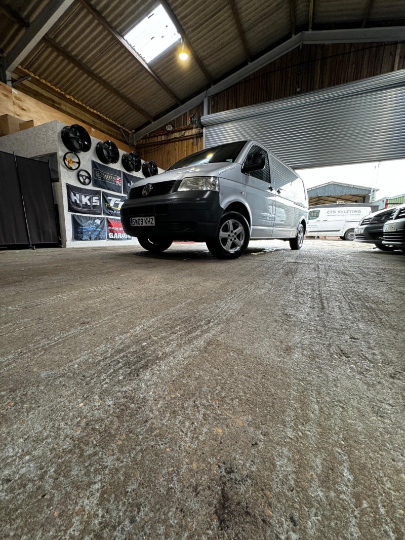 VOLKSWAGEN TRANSPORTER