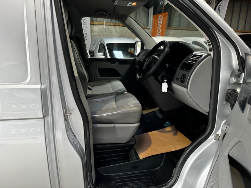 VOLKSWAGEN TRANSPORTER