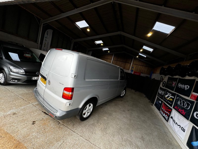 VOLKSWAGEN TRANSPORTER