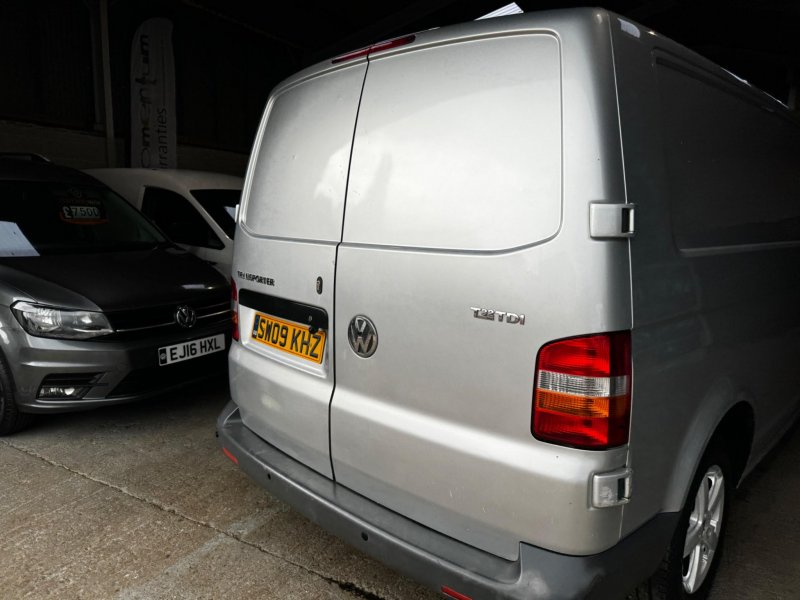 VOLKSWAGEN TRANSPORTER