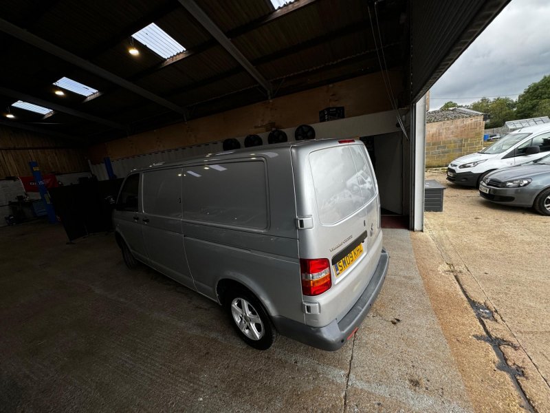 VOLKSWAGEN TRANSPORTER