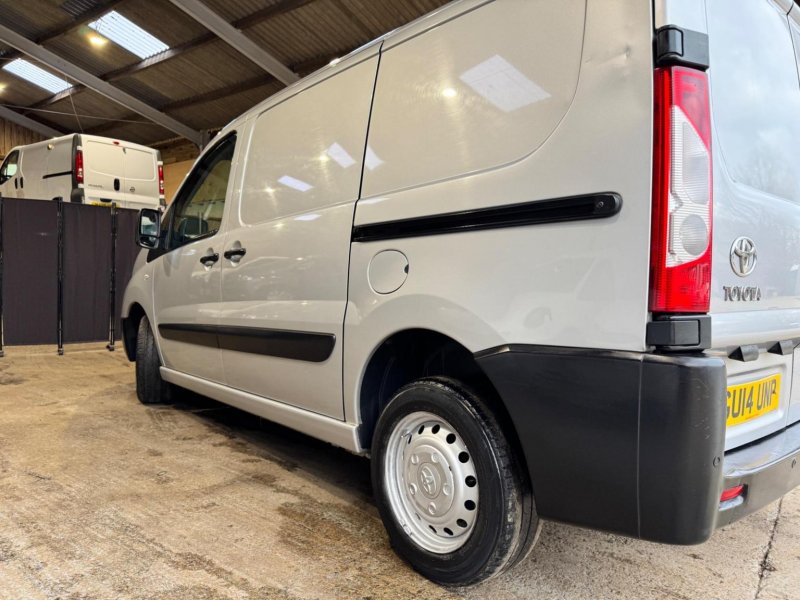 TOYOTA PROACE