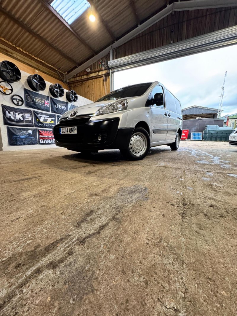TOYOTA PROACE