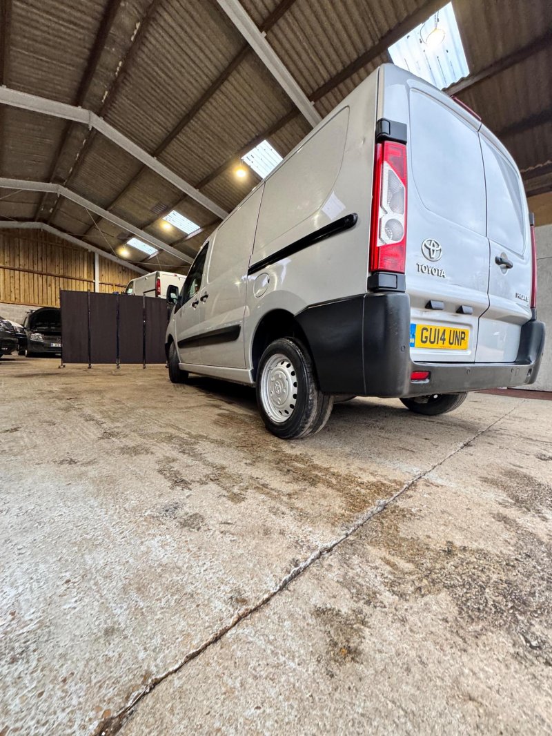 TOYOTA PROACE