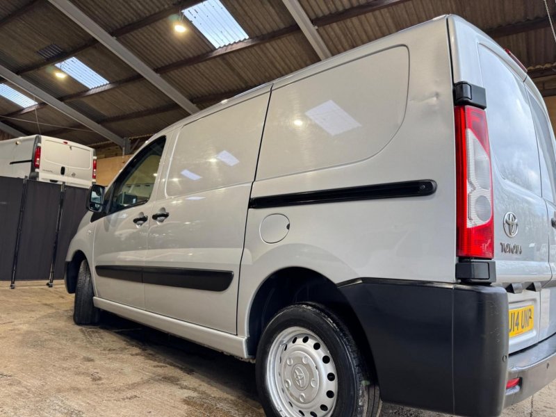 TOYOTA PROACE