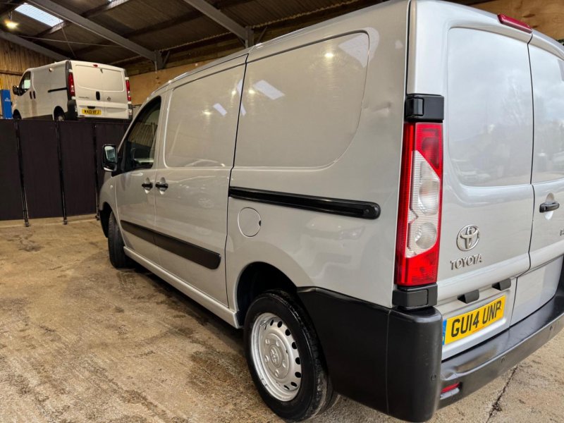 TOYOTA PROACE