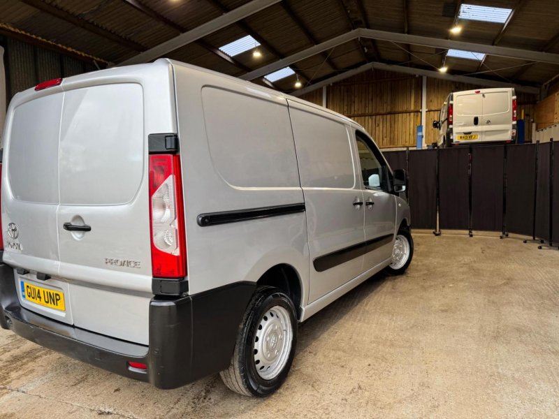 TOYOTA PROACE