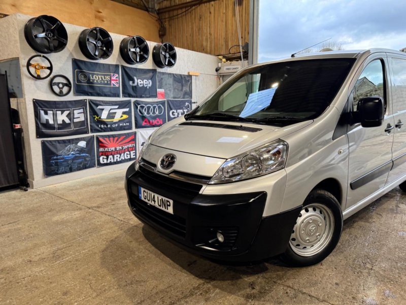 TOYOTA PROACE