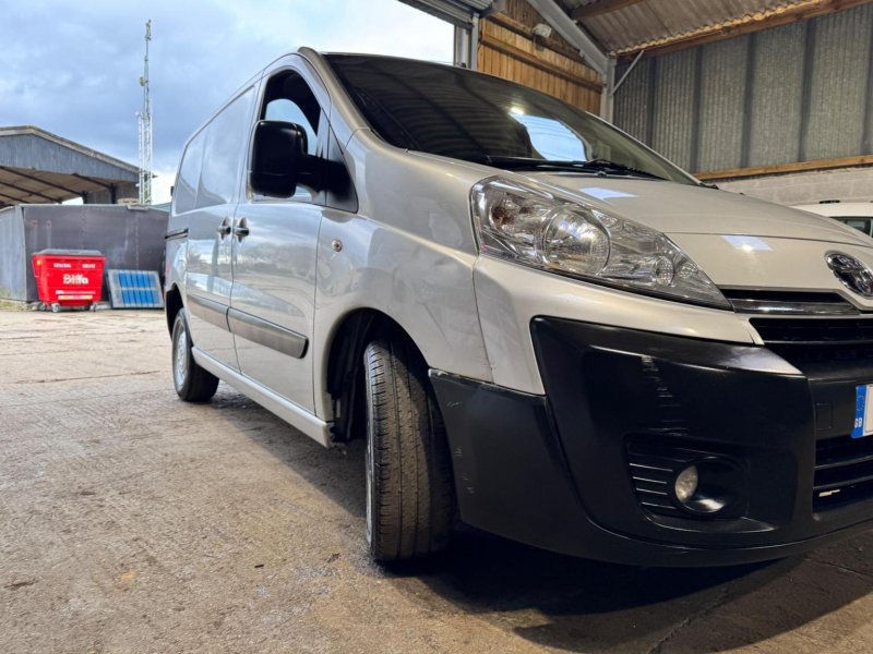 TOYOTA PROACE