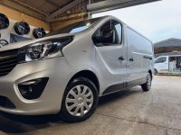 VAUXHALL VIVARO