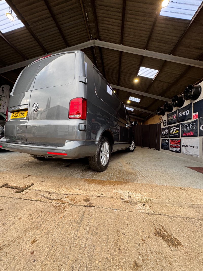 VOLKSWAGEN TRANSPORTER