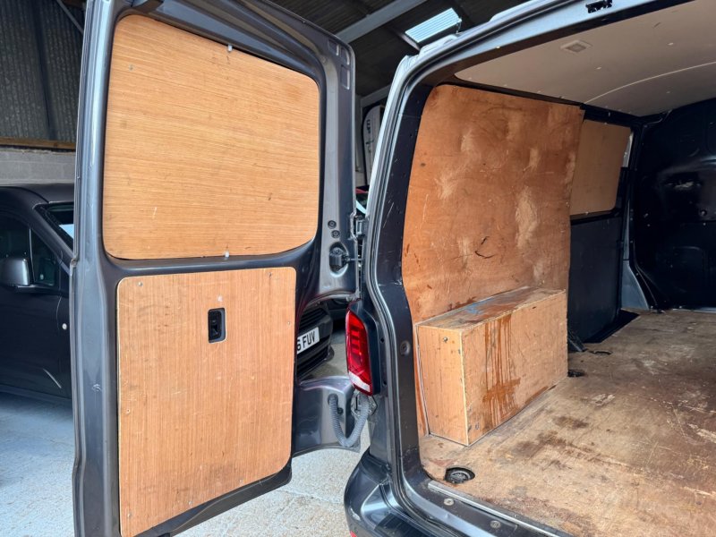 VOLKSWAGEN TRANSPORTER