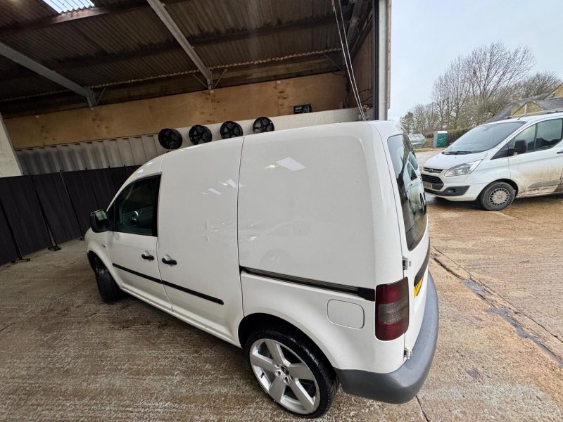 VOLKSWAGEN CADDY