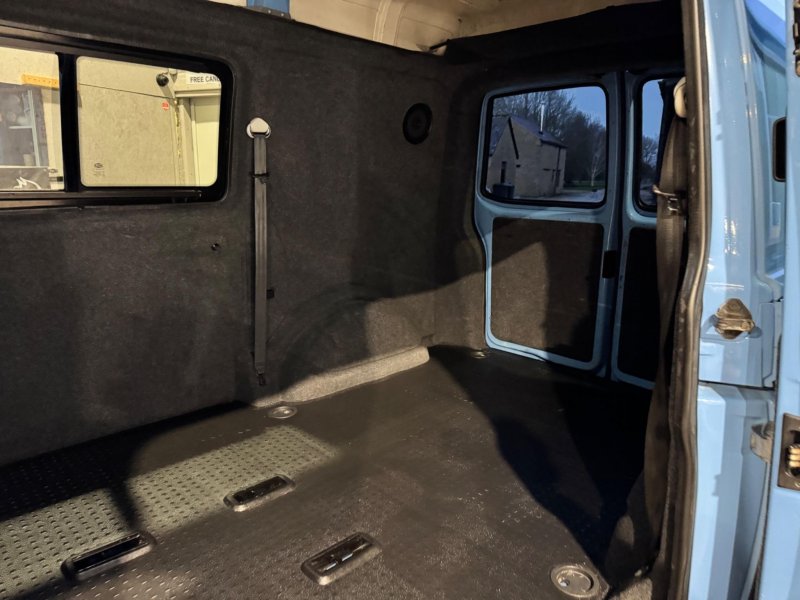 VOLKSWAGEN TRANSPORTER