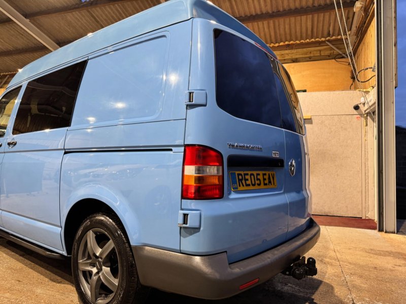 VOLKSWAGEN TRANSPORTER
