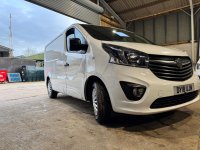 VAUXHALL VIVARO