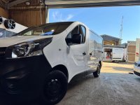 VAUXHALL VIVARO