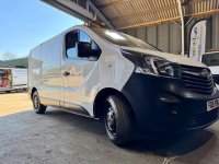VAUXHALL VIVARO