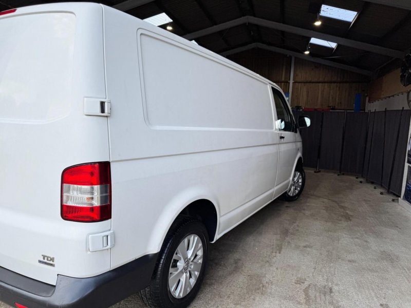 VOLKSWAGEN TRANSPORTER