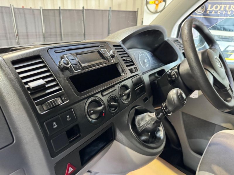 VOLKSWAGEN TRANSPORTER