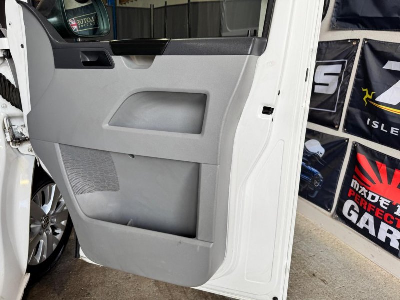 VOLKSWAGEN TRANSPORTER