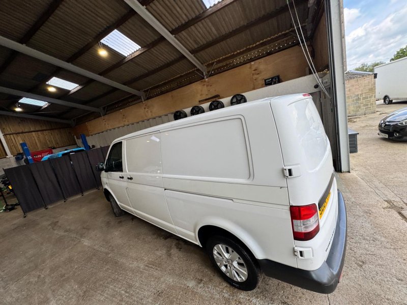 VOLKSWAGEN TRANSPORTER