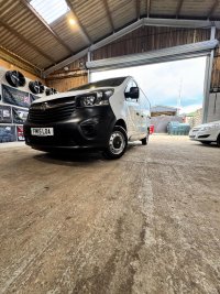 VAUXHALL VIVARO