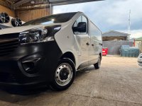 VAUXHALL VIVARO