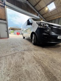 VAUXHALL VIVARO