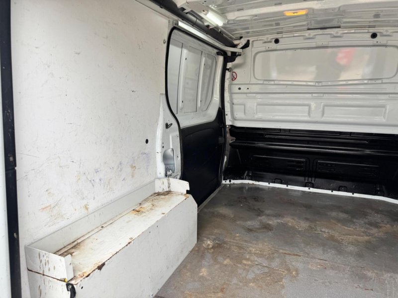 VAUXHALL VIVARO