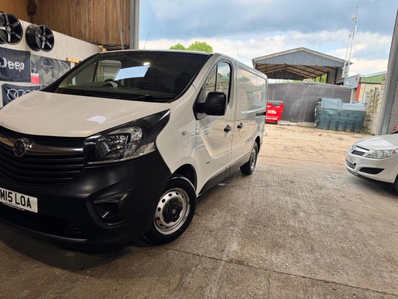 VAUXHALL VIVARO