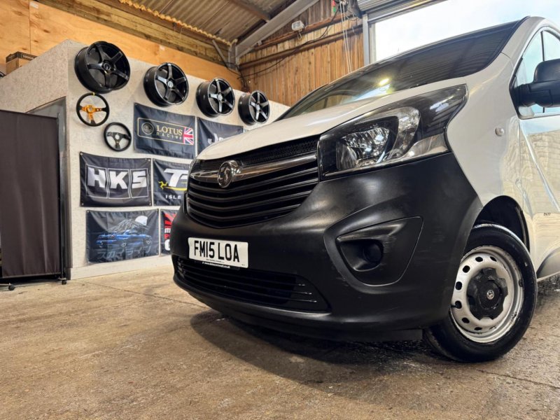 VAUXHALL VIVARO
