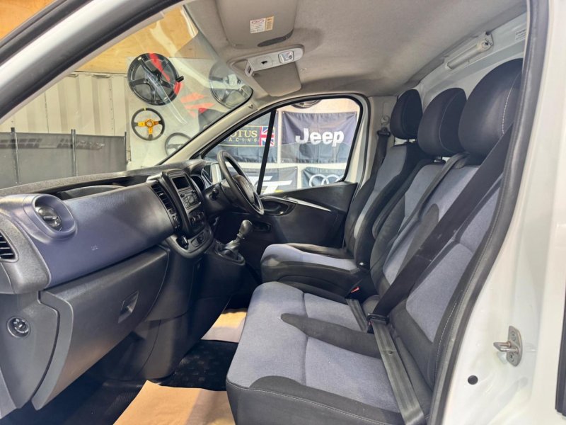 VAUXHALL VIVARO
