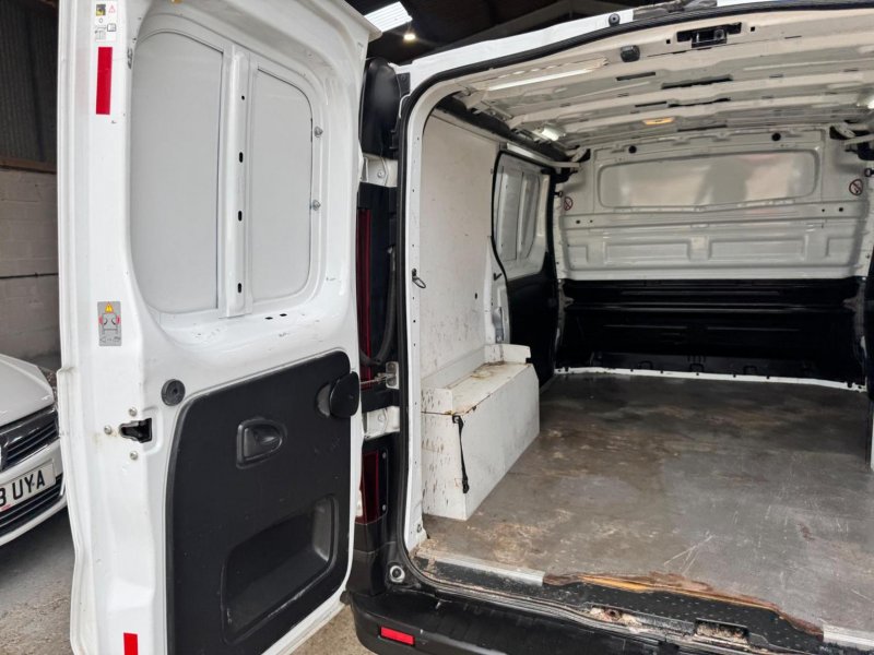 VAUXHALL VIVARO