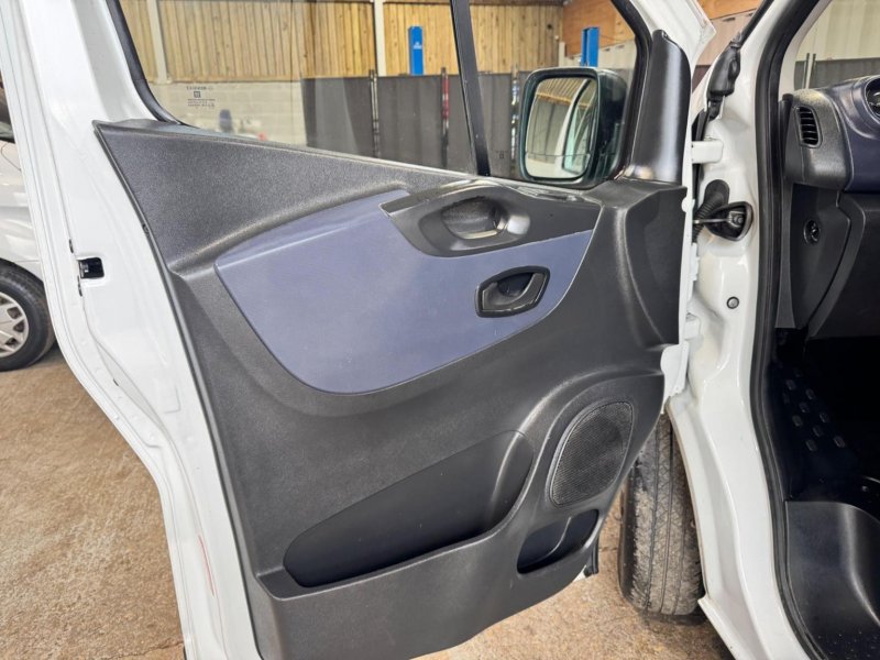 VAUXHALL VIVARO