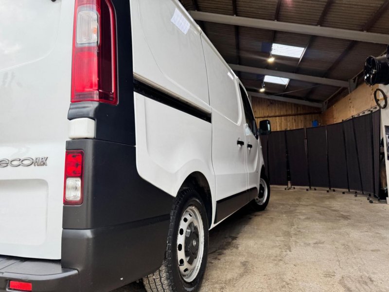 VAUXHALL VIVARO